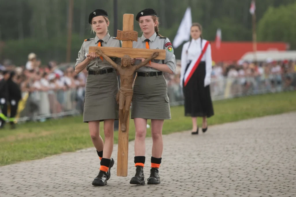 źródło: https://pl.aleteia.org/slideshow/galeria-lednica-2022/4/